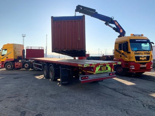 Hiab lifting container.JPG
